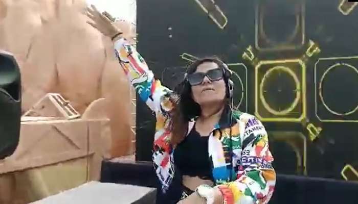 सेलिब्रिटी डीजे कर्माच्या म्युझिकच्या तालावर थिरकले मुंबईकर, वॉटर किंग्डममध्ये घेतला मनसोक्त आनंद 