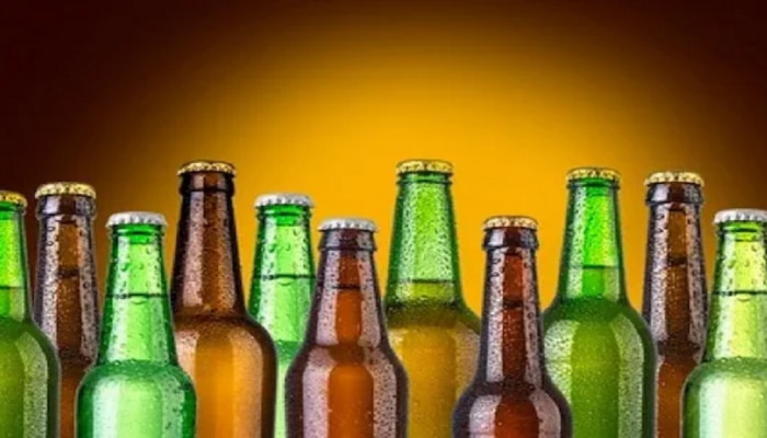बिअरच्या बाटल्या हिरव्या किंवा तपकिरी का असतात? दारू पिणाऱ्यांनाही माहीत नसेल याचं उत्तर 