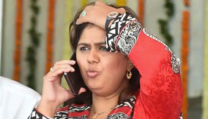 Pankaja Munde : पंकजा मुंडे आता काय करणार? कुणी केला पंकजांचा &#039;करेक्ट&#039; कार्यक्रम?  