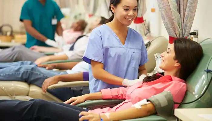 World Blood Donor Day 2022 : तुम्ही रक्तदान करता का? नसेल तर हे फायदे जाणून घेतल्यावर नक्की विचार कराल