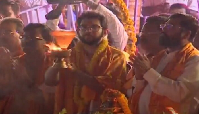 Aditya Thackeray in Ayodhya : आदित्य ठाकरे यांच्या हस्ते शरयू तीरावर आरती