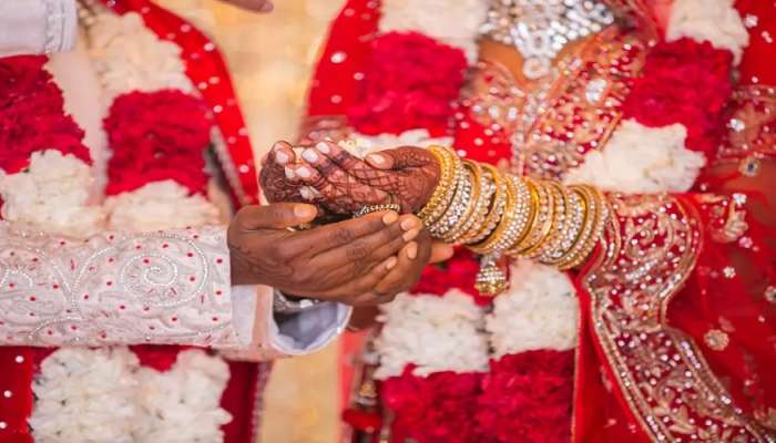  नवरीच्या दारात वरात तुफान नाचली, मात्र 'या' क्षुल्लक कारणावरून नवरीविनाच परतली