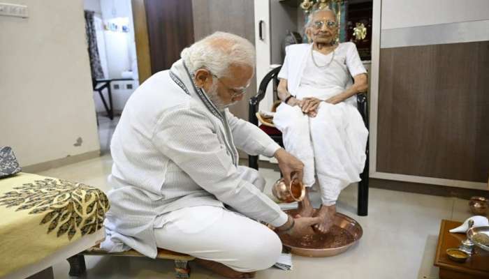 PM मोदी यांनी आईचा असा साजरा केला 100वां वाढदिवस, पाहा खास फोटो