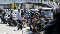 इंधनाच्या कमतरेमुळे या देशात सरकारी कार्यालयं बंद, खाजगी कार्यालयांना वर्क फ्रॉम होम