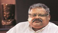 राकेश झुनझुनवाला यांचा जादूई स्टॉक! 'या' शेअरने 1 लाखांचे केले 5 कोटी 