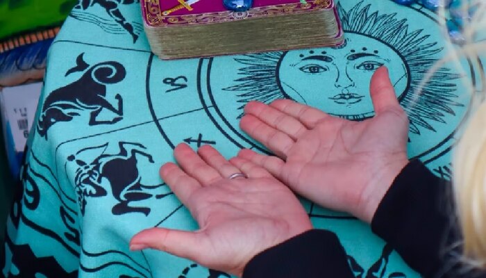 Marriage Palmistry : तळहाताच्या या रेषांवरून जाणून घ्या तुमचा भावी जीवनसाथी कसा असेल?