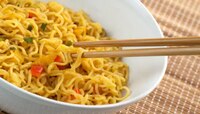 Noodles चे शौकीन असाल तर हा Video चूकूनही पाहू नका, पुन्हा कधी चवंही घेणार नाही!