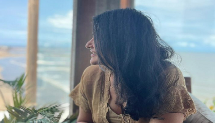 हिंदी चित्रपटांमध्ये काम करुनही भाषा येत नाही; बॉलिवूडकरांवर गायिकेची सणसणीत टीका 