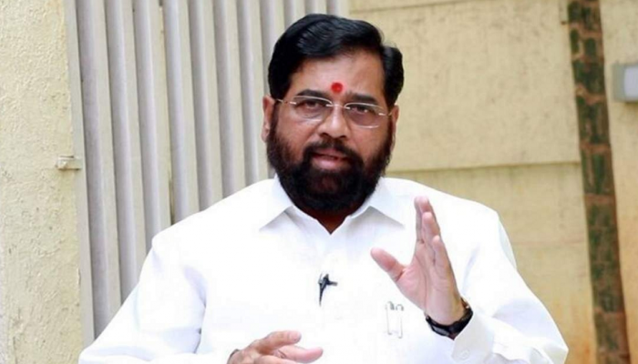एकनाथ शिंदेंचं अभिनंदन करणं पडलं महागात, माजी खासदाराची शिवसेनेतून हकालपट्टी
