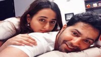 Varun Natasha Romantic Pic : वरुण धवन पत्नी नताशासोबत दिसला रोमँन्टिक अंदाजात