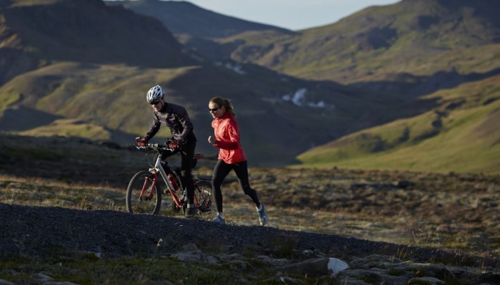 कॅलरी बर्न करण्यासाठी Cycling की Running? कोणती एक्सरसाईज फायदेशीर?