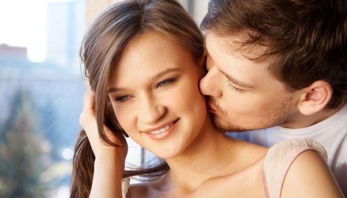 Kissing Day: जोडीदाराच्या प्रत्येक चुंबनाचा आहे वेगळा अर्थ, जाणून घ्या 