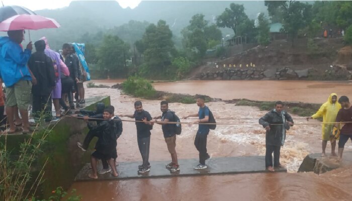 हजार गिर्यारोहक अडकले नदीच्या पुरात, बंदी असताना सुद्धा पर्यटकांची गर्दी... 