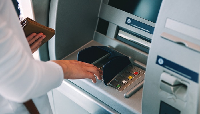 खरंच ATM मधून 4 पेक्षा जास्त वेळा पैसे काढल्यावर 173 रुपये कापले जाणार? जाणून घ्या