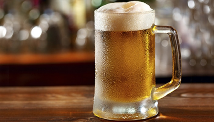 बिअर पिणं तरुणाच्या जिवावर बेतलं, तुम्ही देखील अशी बिअर पित असाल तर सावधान