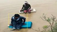 लग्नासाठी थेट पूराच्या पाण्याला नडला! बायकोला भेटण्यासाठी चक्क थर्मोकॉलवरून प्रवास