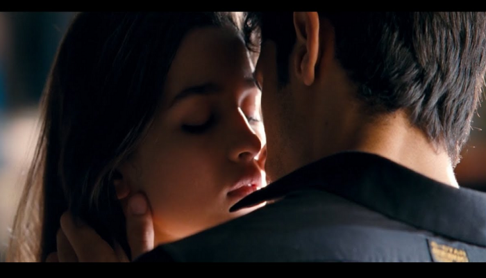'आलियाला Kiss करणं म्हणजे...', Ex-Boyfriend च्या वक्तव्यानंतर खळबळ 
