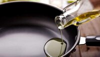 High Cholesterol कमी करायचा असेल तर 'या' 5 कुकिंग तेलामध्ये अन्न शिजवा