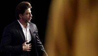 लंडनमध्ये शुटिंगदरम्यान शाहरूखसोबत घडला 'हा' प्रकार... तोंड लपवत बसला कारमध्ये