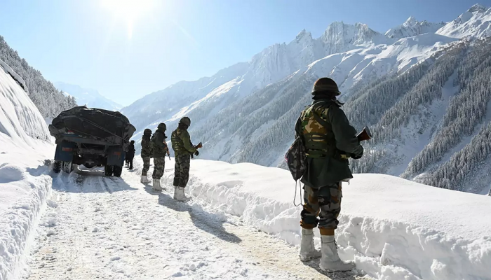 LAC वर चिनी कुरापती सुरूच, नो फ्लाईंग झोनमध्ये चिनी फायटर विमानं