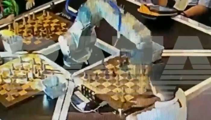Video : रोबोटने चेस खेळताना तोडले सात वर्षाच्या मुलाचे बोट; पहा नक्की काय घडलं