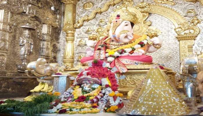 उद्धव ठाकरे यांच्या वाढदिवसानिमित्त दगडूशेठ गणपतीची महाआरती; मंदिरात ६२ किलोचा मोदक अर्पण
