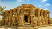 देशातील 'या' रहस्यमयी मंदिरात संध्याकाळी थांबण्याची कोणीही चूक करत नाही कारण...! 