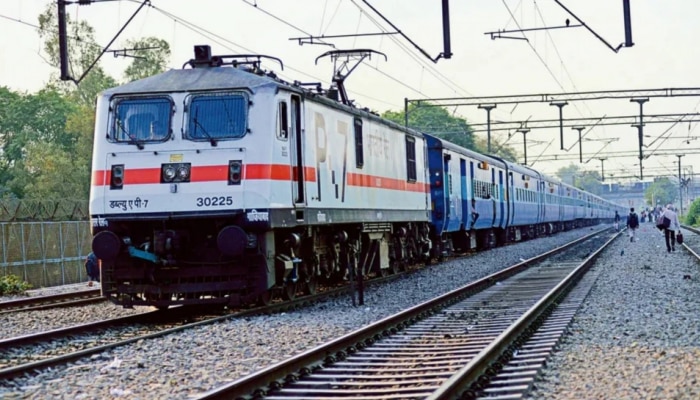 Indian Railways: 10 महिन्यांच्या मुलीला भारतीय रेल्वेत मिळाली नोकरी, वाचा नेमकी काय आहे घटना