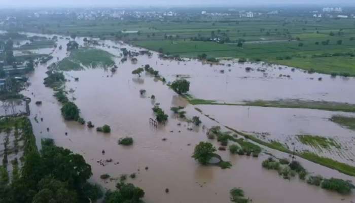 पावसाचा धुमाकूळ । उत्तर महाराष्ट्रात जोरदार तडाखा; घरात आणि दुकानांत पाणी, नदीला मोठा पूर   