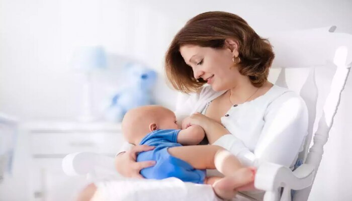 World Breastfeeding Week - बाळाला स्तनपान करताना आईने &#039;ही&#039; चूक करु नये