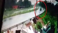 Video | भरधाव गाडीचं सुटलं नियंत्रण! सिंधुदुर्गात गाडीचा भीषण अपघात 