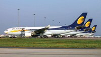 तरुणांनो तयार व्हा.. Jet Airways मध्ये सप्टेंबरमध्ये होतीये मोठी नोकरभरती...