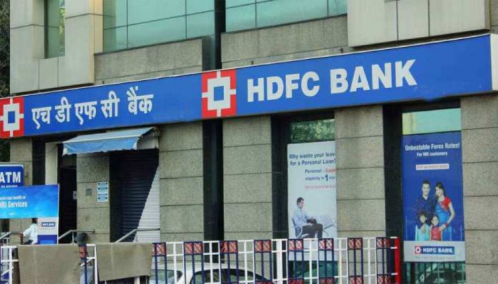 HDFC खातेदारांसाठी मोठी बातमी! बँकेच्या निर्णयाने खातेदारांच्या खिशाला लागणार कात्री...