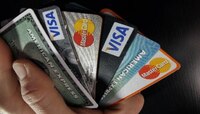 Credit Card चा वापर करता?  मग वेळीच सावध व्हा! अन्यथा बसेल आर्थिक फटका