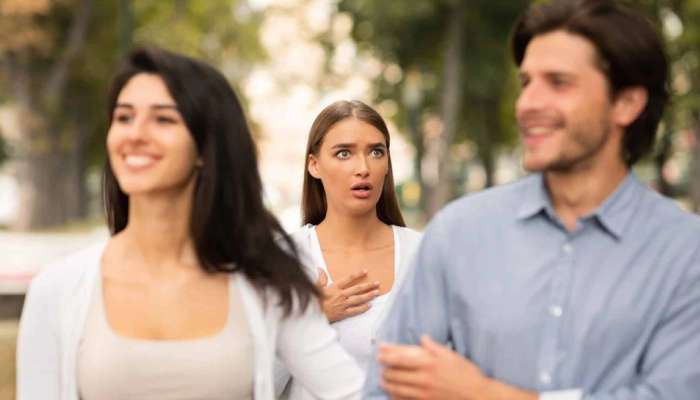 नवऱ्याची मैत्रिणींशी वाढतेय जवळीक? मनातील संशय असा दूर करा, जाणून घ्या