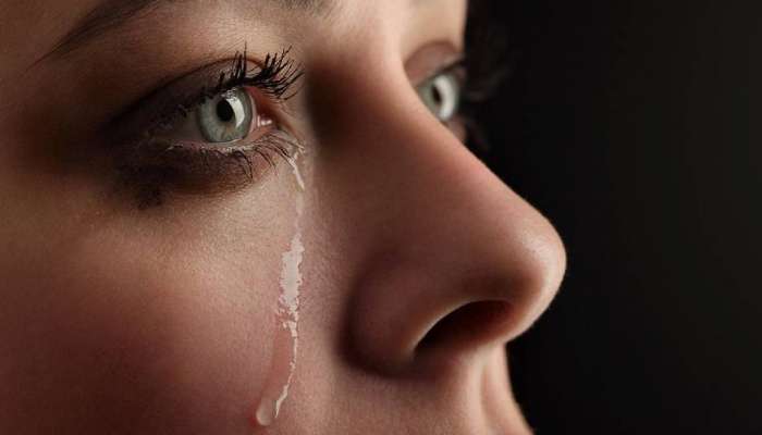 Interesting facts on Tears: मुलांच्या तुलनेत मुली का जास्त रडतात? &#039;हे&#039; हैराण करणारं कारण आलं समोर