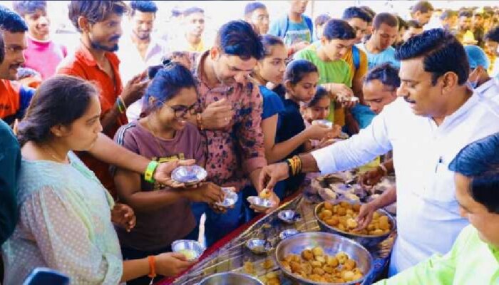 मुलगी झाली, भाजप कार्यकर्त्याने वाटल्या मोफत 1 लाख पाणीपुरी, मग मुख्यमंत्र्यांनी दिली अशी प्रतिक्रिया