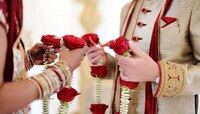 'या' अभिनेत्रींनी आपल्यापेक्षा लहान पार्टनरसोबत बांधली लग्नगाठ
