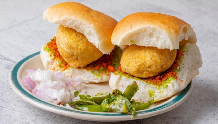 World Vada Pav Day : हे आहेत पुण्यातील सर्वात प्रसिद्ध वडापाव