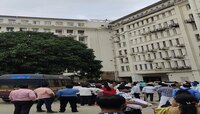 मंत्रालयात एकाच दिवसात दुसरा आत्महत्येचा प्रयत्न, टेरेसवर चढून आत्महत्येची धमकी