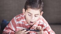तुमची मुलं Smartphone वर Adult कंटेंट पाहतायत, YouTube वरून असे हटवता येणार 