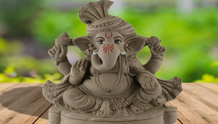 DIY Ganesh Idol: या सोप्या टिप्स वापरा आणि घरीच बनवा गणरायाची सुबक, रेखीव इको फ्रेंडली मूर्ती