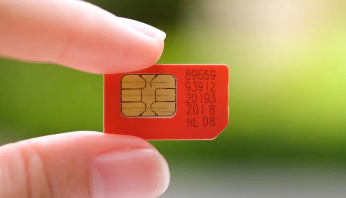 SIM Card एका बाजुनं तिरपं का असतं? जाणून घ्या या प्रश्नाचं उत्तर 