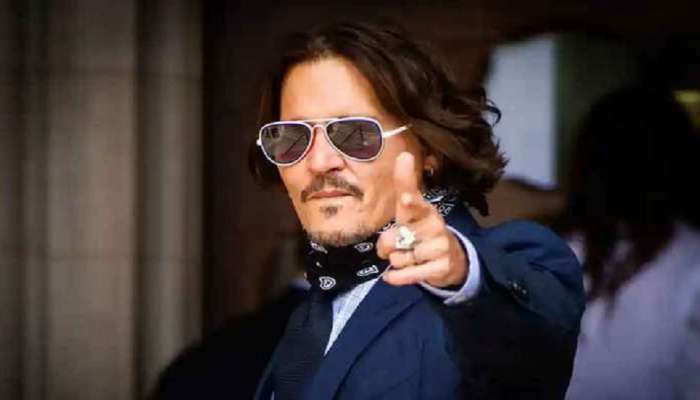 Johnny Depp ने अशा ठिकाणाहून काढला डायमंड नेकलेस की तुम्हाला येईल किळस... Girlfriend सुद्धा झाली हैराण! 