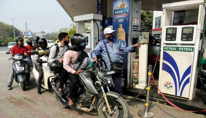 वाढत्या महागाईत लवकरच पेट्रोल-डिझेल स्वस्त होणार? जाणून घ्या आजचे दर 