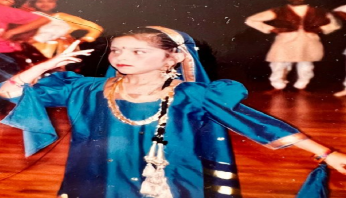 भांगडा करणाऱ्या या चिमुकलीला ओळखत का ? आज आहे आघाडीची अभिनेत्री.. 