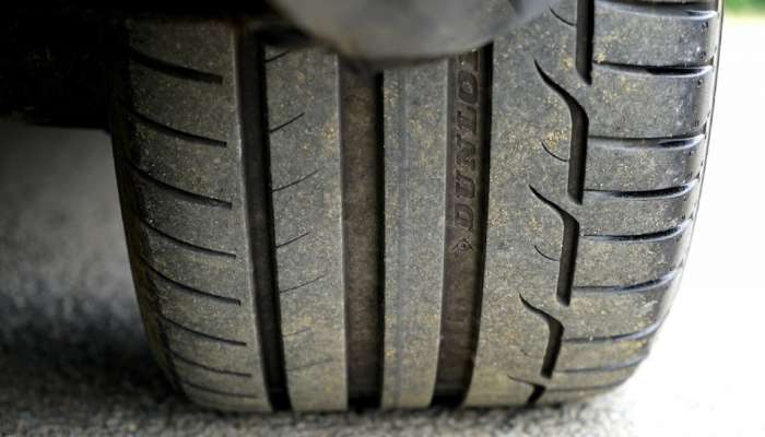 Car Tyre : तुमच्या कारच्या टायरमध्ये &#039;ही&#039; लक्षणे दिसताच टायर बदला, हे इंडिकेटर तुम्हाला करेल सावध…  