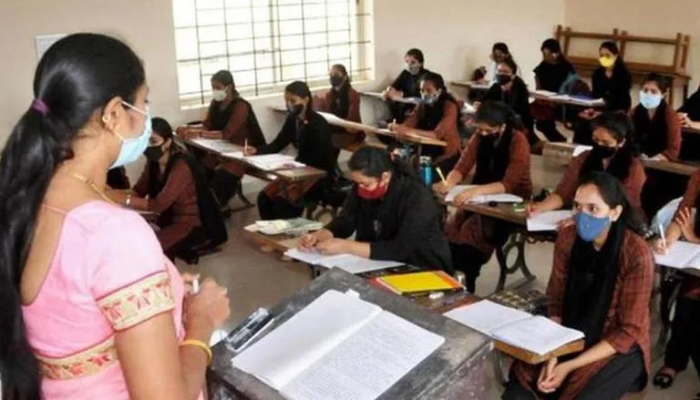 Teachers day 2022 : 'शासन दरबारी गाऱ्हाणी मांडूनही फायदा नाही', शिक्षकांची ही अवस्था पाहून डोळ्यात पाणी येईल 