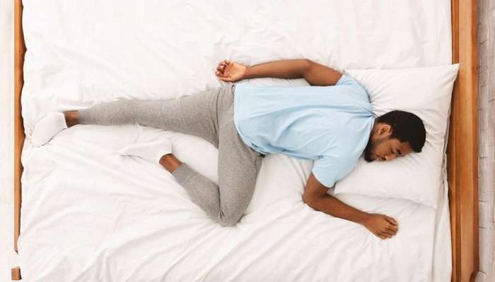 Best Sleeping Position: रात्री झोपण्याची सर्वात चांगली आणि सर्वात चुकीची पद्धत कोणती?