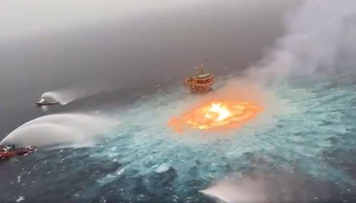 Fire In Ocean: समुद्रामधून आगीच्या ज्वाला, हे कशाचे संकेत?  Video पाहिल्यानंतर जगभरात घबराट